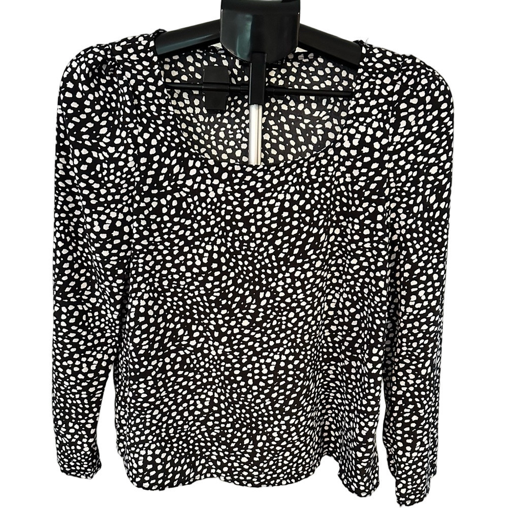 BLACK AND WHITE DOTTED ANIMAL PRINT LOVE SLEEVE TOP